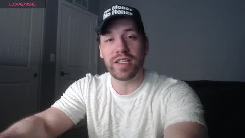 Snapshot of robknocks chatting on 03/17/26, 02:16 Rob Knocks online show from 03/17/26, 02:16