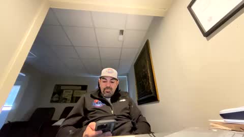 Snapshot of roblatino12 chatting on 12/20/24, 05:18 roblatino12 online show from 12/20/24, 05:18