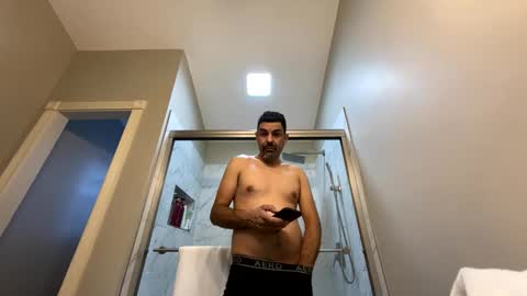 Snapshot of roblatino12 chatting on 02/01/25, 10:02 roblatino12 online show from 02/01/25, 10:02