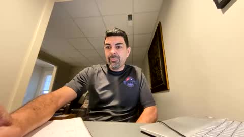 Snapshot of roblatino12 chatting on 02/05/25, 05:09 roblatino12 online show from 02/05/25, 05:09