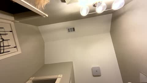 Snapshot of roblatino12 chatting on 02/11/25, 10:18 roblatino12 online show from 02/11/25, 10:18