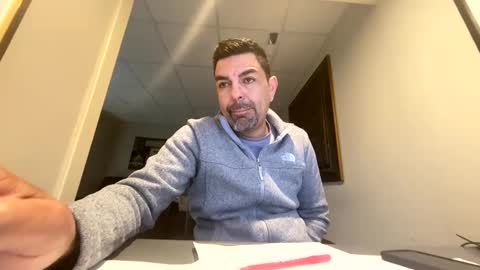 Snapshot of roblatino12 chatting on 03/03/25, 02:04 roblatino12 online show from 03/03/25, 02:04