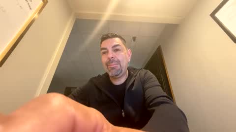 Snapshot of roblatino12 chatting on 03/08/25, 12:52 roblatino12 online show from 03/08/25, 12:52