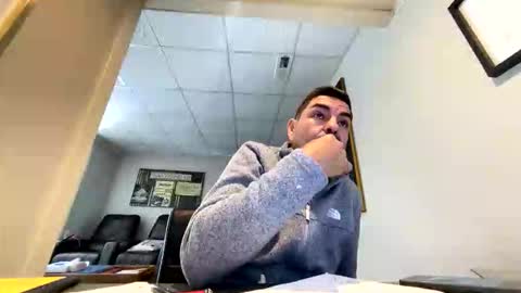 Snapshot of roblatino12 chatting on 11/14/25, 03:33 roblatino12 online show from 11/14/25, 03:33