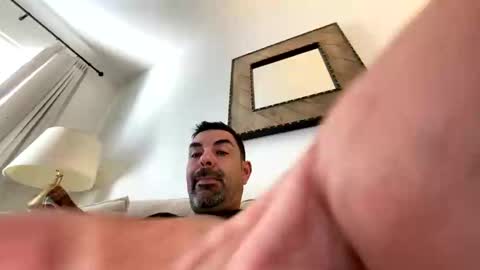 Snapshot of roblatino12 chatting on 11/15/25, 07:43 roblatino12 online show from 11/15/25, 07:43