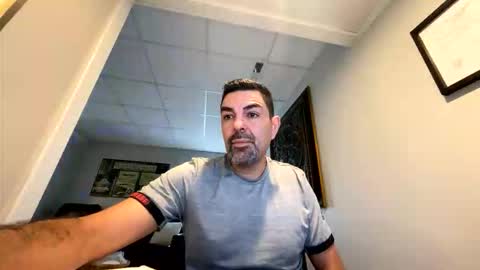 Snapshot of roblatino12 chatting on 12/14/25, 06:01 roblatino12 online show from 12/14/25, 06:01