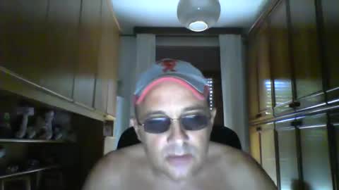 Snapshot of roby360 chatting on 09/28/25, 11:26 robertino online show from 09/28/25, 11:26