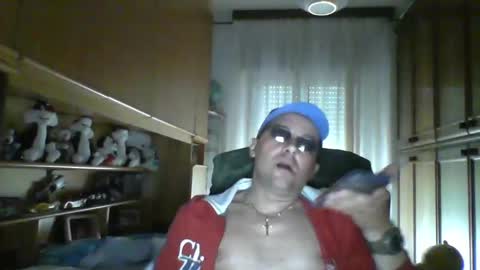 Snapshot of roby360 chatting on 05/01/26, 11:37 robertino online show from 05/01/26, 11:37