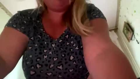 Snapshot of robyn_lea chatting on 07/25/26, 11:52 Robyn Lea online show from 07/25/26, 11:52
