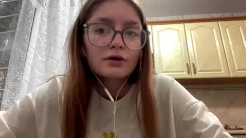 Snapshot of robynsentinella chatting on 11/18/25, 10:31 robynsentinella online show from 11/18/25, 10:31