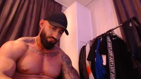 roccoomuscles online show from 10/24/25, 08:27