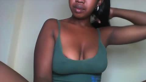 Snapshot of rochellinah chatting on 03/20/26, 12:48 rochellinah online show from 03/20/26, 12:48