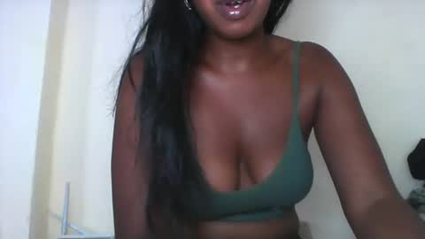 Snapshot of rochellinah chatting on 03/28/26, 02:05 rochellinah online show from 03/28/26, 02:05