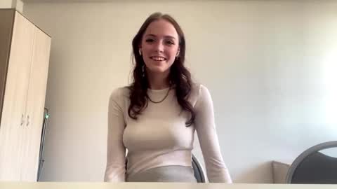 Snapshot of rochellkampner chatting on 04/29/26, 09:02 Eli online show from 04/29/26, 09:02