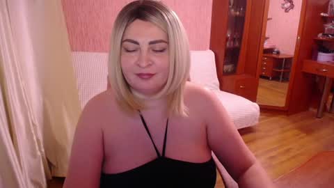 Snapshot of rocknlinxx chatting on 07/19/26, 04:44 Rocknlinxx online show from 07/19/26, 04:44