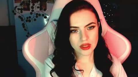 Snapshot of rockstar_girlfr chatting on 12/19/24, 01:29 Sophie online show from 12/19/24, 01:29