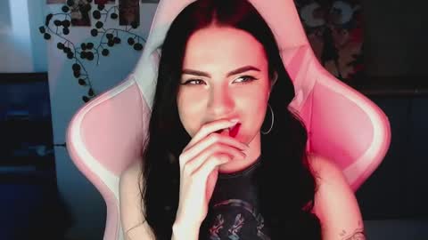 Snapshot of rockstar_girlfr chatting on 03/07/25, 01:18 Sophie online show from 03/07/25, 01:18