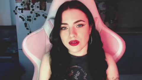 Snapshot of rockstar_girlfr chatting on 03/11/25, 10:29 Sophie online show from 03/11/25, 10:29