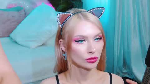 Lina and Den online show from 09/27/25, 09:36