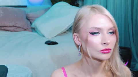 Lina and Den online show from 11/13/25, 05:28