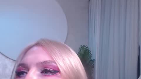 Lina and Den online show from 11/22/25, 05:17