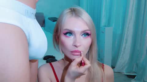 Snapshot of rockstarsgames chatting on 01/16/26, 07:23 Lina and Den online show from 01/16/26, 07:23