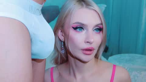 Snapshot of rockstarsgames chatting on 01/17/26, 06:51 Lina and Den online show from 01/17/26, 06:51