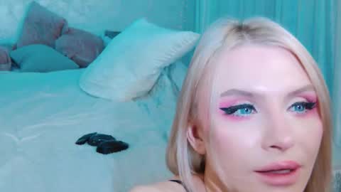 Snapshot of rockstarsgames chatting on 01/18/26, 06:39 Lina and Den online show from 01/18/26, 06:39