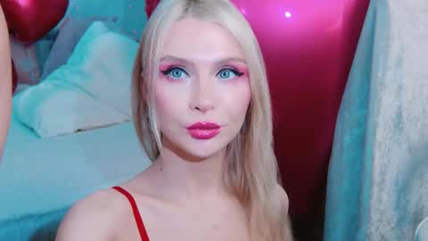 Snapshot of rockstarsgames chatting on 02/17/26, 06:21 Lina and Den online show from 02/17/26, 06:21