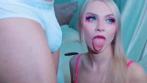 Snapshot of rockstarsgames chatting on 03/30/26, 06:36 Lina and Den online show from 03/30/26, 06:36