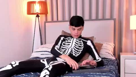 Snapshot of rockywood20cm chatting on 10/31/25, 03:35 RockyWood20CM online show from 10/31/25, 03:35