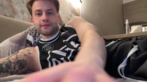 Snapshot of rodrigoveira chatting on 04/05/26, 04:37 Rodrigo online show from 04/05/26, 04:37