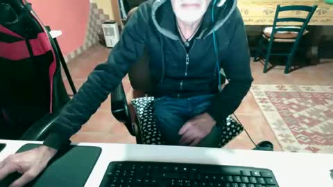 Snapshot of rodyuno chatting on 11/20/25, 10:15 rodyuno online show from 11/20/25, 10:15