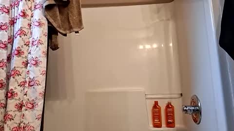 Snapshot of rogerdoger011 chatting on 11/26/25, 08:10 rogerdoger011 online show from 11/26/25, 08:10