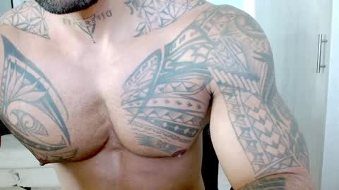 Snapshot of rogers_p chatting on 01/22/25, 03:29 Rogers online show from 01/22/25, 03:29