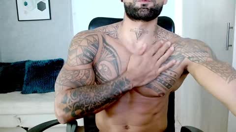 Snapshot of rogers_p chatting on 01/27/25, 03:18 Rogers online show from 01/27/25, 03:18