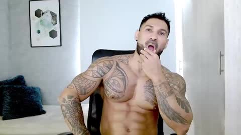 Snapshot of rogers_p chatting on 02/11/25, 03:18 Rogers online show from 02/11/25, 03:18