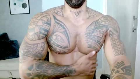 Snapshot of rogers_p chatting on 02/13/25, 01:05 Rogers online show from 02/13/25, 01:05