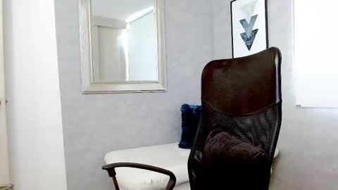 Snapshot of rogers_p chatting on 10/14/25, 04:30 Rogers online show from 10/14/25, 04:30