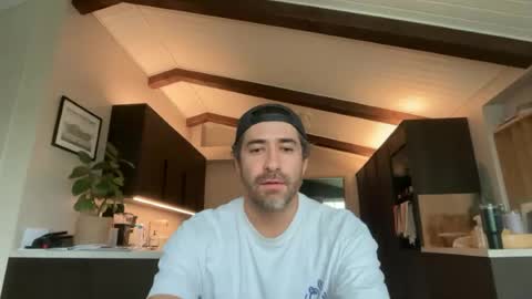 Snapshot of rogersterling11 chatting on 06/17/26, 12:18 Roger Sterling online show from 06/17/26, 12:18