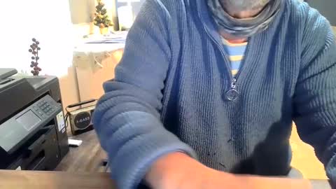 Snapshot of rolandloser1000 chatting on 01/04/25, 03:39 rolandloser1000 online show from 01/04/25, 03:39