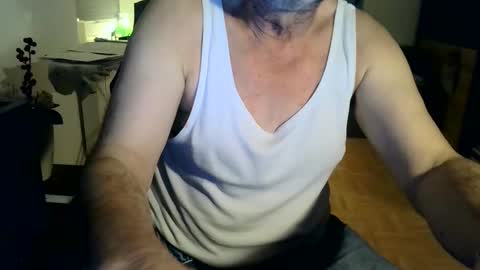 Snapshot of rolandloser1000 chatting on 01/11/25, 06:01 rolandloser1000 online show from 01/11/25, 06:01