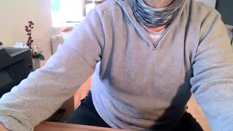 Snapshot of rolandloser1000 chatting on 01/16/25, 09:48 rolandloser1000 online show from 01/16/25, 09:48