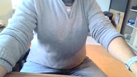 Snapshot of rolandloser1000 chatting on 01/16/25, 01:14 rolandloser1000 online show from 01/16/25, 01:14