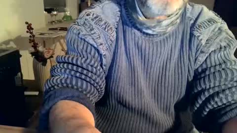 Snapshot of rolandloser1000 chatting on 01/21/25, 06:23 rolandloser1000 online show from 01/21/25, 06:23