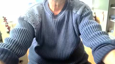 Snapshot of rolandloser1000 chatting on 01/22/25, 01:21 rolandloser1000 online show from 01/22/25, 01:21