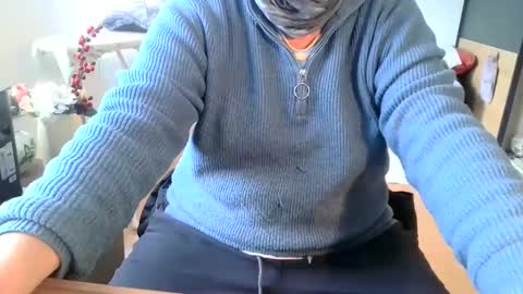 Snapshot of rolandloser1000 chatting on 02/05/25, 08:54 rolandloser1000 online show from 02/05/25, 08:54