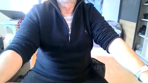 Snapshot of rolandloser1000 chatting on 02/21/25, 08:40 rolandloser1000 online show from 02/21/25, 08:40