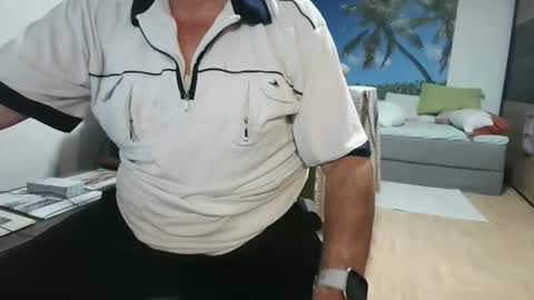 Snapshot of rolandloser1000 chatting on 09/11/25, 06:41 rolandloser1000 online show from 09/11/25, 06:41