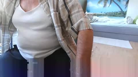 Snapshot of rolandloser1000 chatting on 09/13/25, 07:41 rolandloser1000 online show from 09/13/25, 07:41